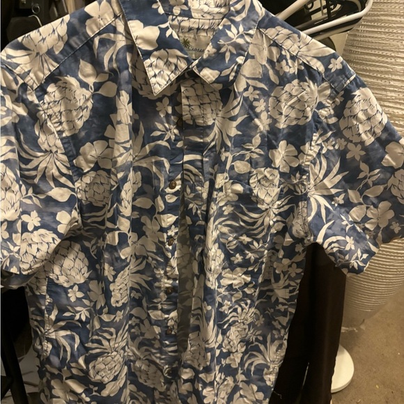 Island Shores Men’s Large NWOT Floral Blue & White Button Down Short Sleeve Shir - Picture 1 of 10